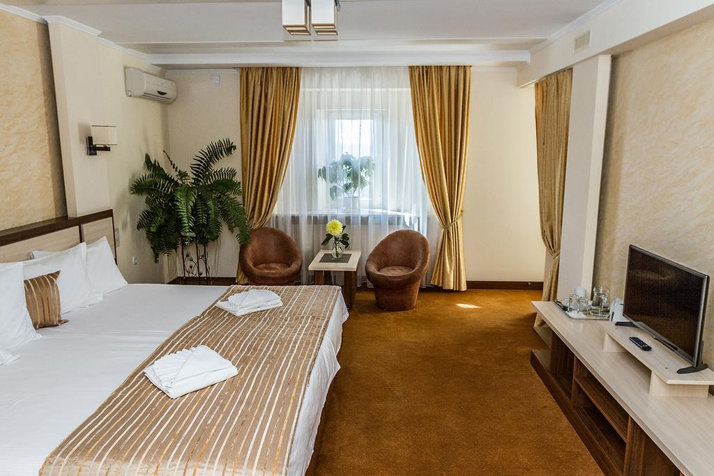 7 Sky Hotel Klinicheskaya Street Kiev Exterior foto
