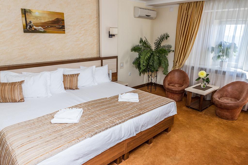 7 Sky Hotel Klinicheskaya Street Kiev Exterior foto
